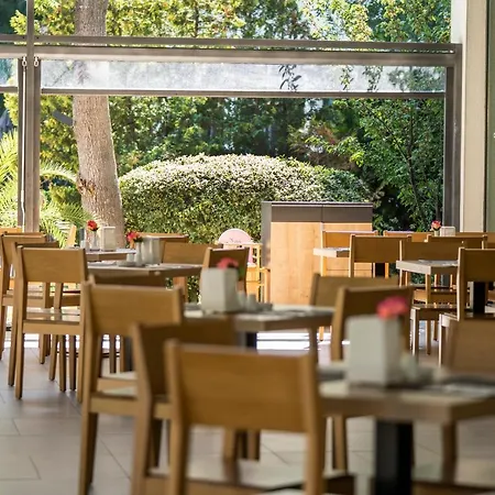 Отель Hvd Club Bor Ultra - Private & Free Parking 4*