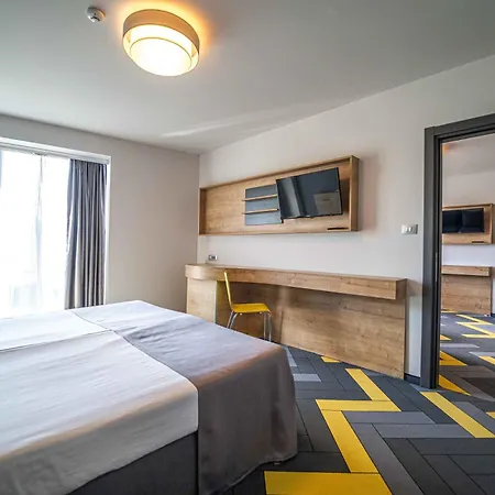 Отель Hvd Club Bor Ultra - Private & Free Parking 4*