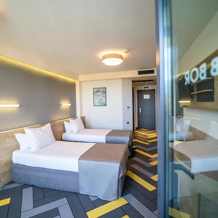 Hvd Club Bor Ultra - Private & Free Parking Готель